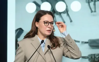 Правительство частично отменило запрет выезда за границу женщин-депутатов