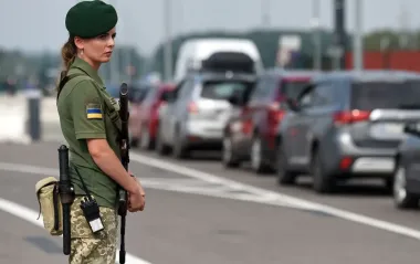 Виїзд за кордон для чоловіків до 22 років: зʼявився текст постанови з правилами