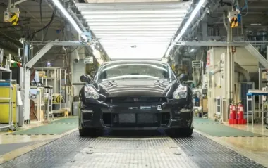 Легендарный суперкар отправили на пенсию: с конвейера сошел последний Nissan GT-R