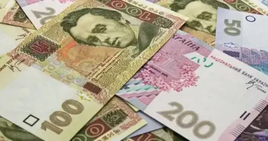 Нацбанк перестав друкувати 100 і 200 гривень