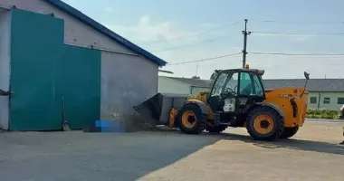Притиснув ковшем трактора до стіни: на Волині судитимуть чоловіка за смерть 58-річної працівниці ферми
