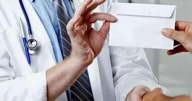 У Тернополі лікар вимагав у військовослужбовця 11 000 гривень за безоплатну медичну послугу