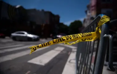В США мужчина расстрелял мессу в католической школе: погибли двое детей, есть раненые