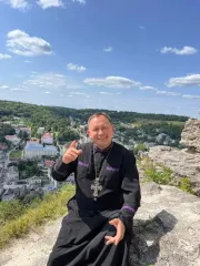 Грех ли донашивать вещи умерших: священник ответил