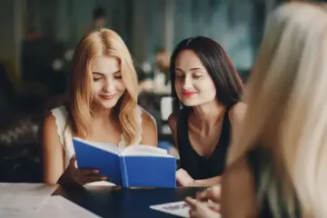 8 друзей, высасывающих энергию: кого лучше отписать первым