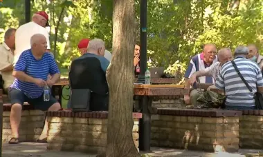 Наличные или карточки: где лучше держать деньги пенсионерам