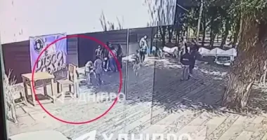 9-летняя девочка, на которую упал огромный стул артинсталляции в Днепре, вышла из комы