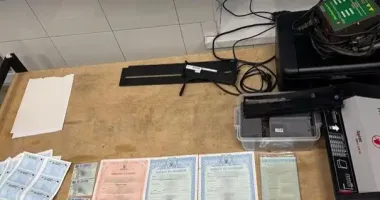 Житель Киева организовал схему изготовления и сбыта поддельных официальных документов