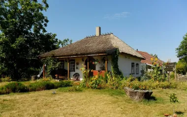 Старовинні хати, піч і дух предків: куди їхати українцям за неймовірними враженнями