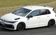 Volkswagen готує найпотужніший Golf R з мотором від Audi RS3