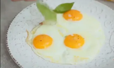 Куриные яйца полезны, но не всегда: как не превратить полезный завтрак в пустые калории