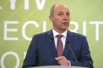Стрілець випустив вісім куль у Парубія - журналіст
