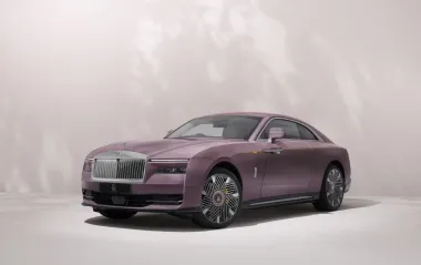 Rolls-Royce представил электромобиль Spectre в "весенней" версии: как выглядит новинка