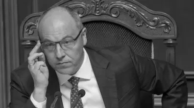 Убийство Парубия: на здании ВРУ приспустили государственный флаг (фото)