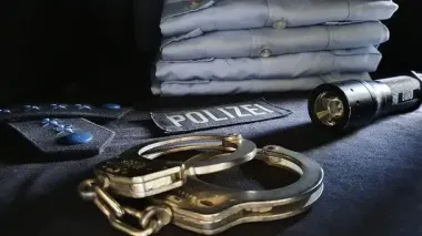 На вагітну жінку надягли кайданки: в поліції розповіли навіщо