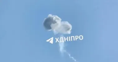 Дніпро атакують "Шахеди": лунають вибухи, у місті працює ППО
