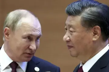 Путин прилетел в Китай на саммит ШОС — какую встречу устроил ему Си Цзиньпин (видео)