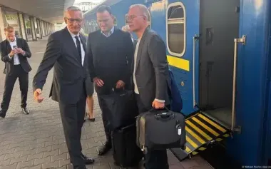 Leaders of two German factions arrive in Kyiv