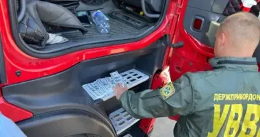 В Одесской области военнообязанного мужчину пытались вывезти в Молдову, спрятав в грузовике с напитками