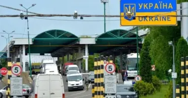 "Порожні" фури з Польщі: митників Львівщини підозрюють у схемах із контрабандою