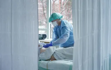 COVID-19 в Україні знову набирає обертів: за тиждень понад 10 тисяч випадків