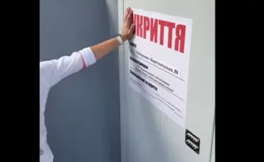 Попри новий ДСТУ та досвід інших міст: чому КМДА не забезпечила столицю мобільними укриттями?
