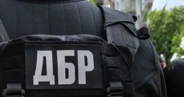 Маскував під спецпризначенців: столичний поліцейський допомагав ухилянтам тікати за кордон