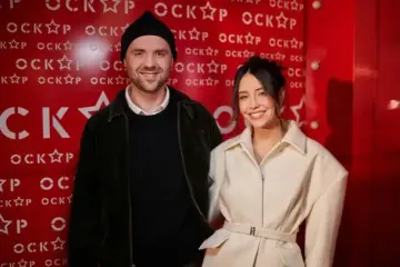 Надя Дорофеева в бикини восхитила поцелуями с мужем Кацуриным у бассейна