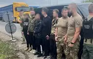 Поліцейський з Києва вивозив ухилянтів під виглядом спецпризначенців