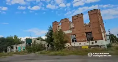 На Донеччині БпЛА влучив у цивільне авто: троє людей поранені, серед поранених фельдшерка