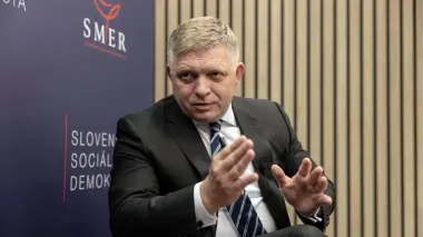 Фицо заявил, что хочет передать Зеленскому "несколько посланий" после встречи с Путиным