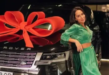 Дружина заступника начальника Південного офісу Держаудитслужби Дмитра Хандусенка веде бізнес у росії та ховає доходи через закордонні бутіки
