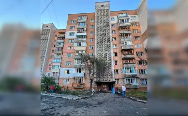 Россия атаковала Вышгород дронами: сбили 70 БпЛА, во двор многоэтажки упал "Шахед" (фото)