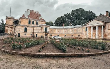 Руїни і легенди: чим вражає палац Лянцкоронських на Львівщині