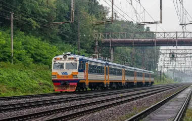 Підвищена небезпека: УЗ змінила маршрути приміських поїздів у Харківській області