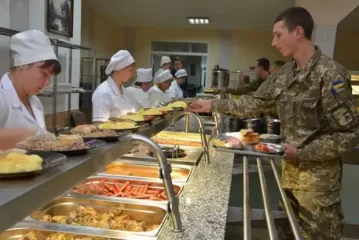 Тушонка з душком: як скандальна фірма знову годує українську армію на мільярди