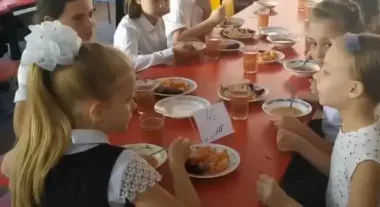 Лучший перекус для школьника: что положить ребенку в ланчбокс - список