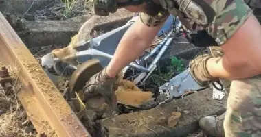 На Сумщині вибухотехніки знешкодили російський дрон, який поцілив у залізницю