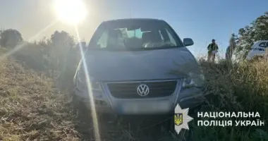 На Буковині автівка з'їхала з дороги в кювет: постраждала жінка