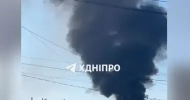 У Дніпрі масштабна пожежа: вогонь видно з різних частин міста