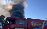 У Дніпрі вирує масштабна пожежа
