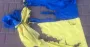 У Кропивницькому чоловік зірвав і порвав державний прапор: його затримала поліція
