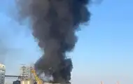 У порту Чорноморська спалахнула потужна пожежа