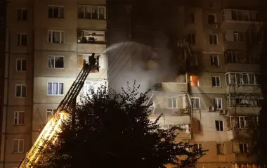 Рятувальники показали фото наслідків атаки дронів на Київ, загиблих уже двоє