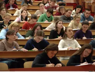 Студентські гранти та компенсація за сплачене навчання: у МОН роз'яснили деталі