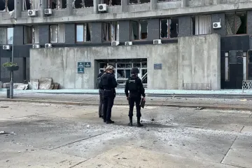 Россияне атаковали здание Сумской ОГА дроном, есть пострадавшие: подробности (фото)