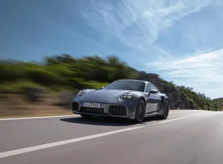 Более 700 сил и 2,5 с до сотни: представлен самый мощный Porsche 911 в истории (видео)