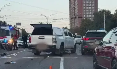 Смертельное ДТП в Киеве: военное авто выехало на встречную, погиб полицейский