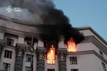 Посол ЕС в Украине показал остатки "Искандера", который ударил по зданию Кабмина (фото)
