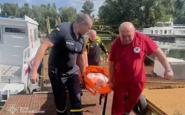 In Kremenchuk, rescuers set up crossings over Dnipro after drone attack. VIDEO+PHOTOS